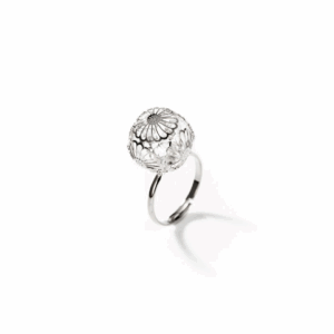 Bague coffre à fleurs en métal rhodié